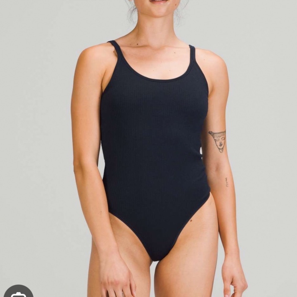 Lululemon Ebb to Street Bodysuit Women 6 Black Ribbed Seamless Scoop Neck Thong
